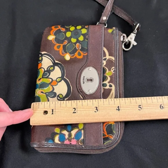 Fossil Key-Per Coated Canvas Purse Wristlet Floral Print Multicolor Zip Closure. - Picture 6 of 9